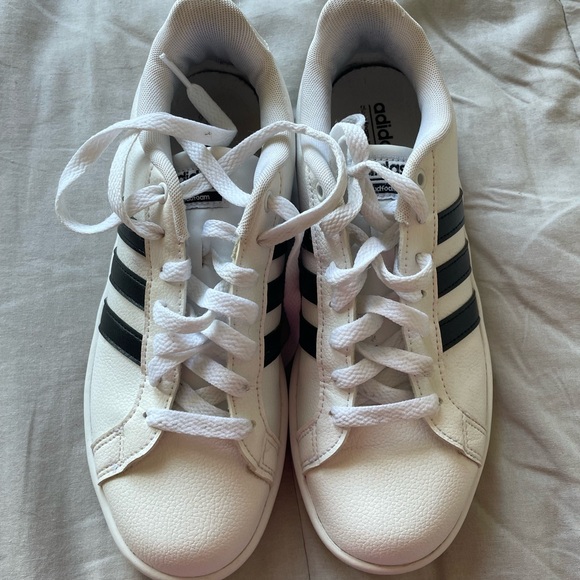 Adidas Classic White and Black Sneakers - Picture 2 of 8